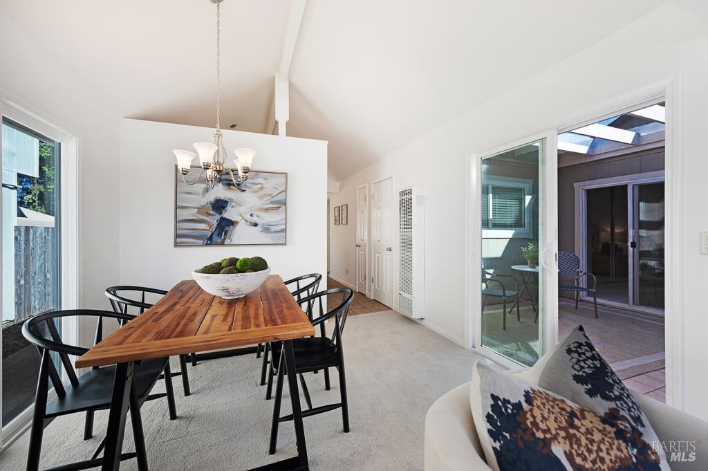 Detail Gallery Image 7 of 27 For 962 Camino Coronado Unkn, Rohnert Park,  CA 94928 - 4 Beds | 2 Baths