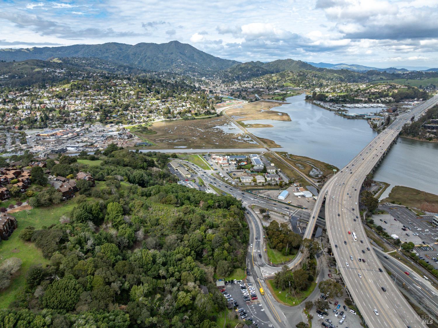 Detail Gallery Image 36 of 45 For 220 Headlands Ct, Sausalito,  CA 94965 - 2 Beds | 2/1 Baths
