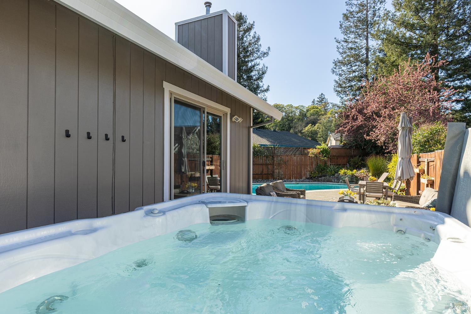 Detail Gallery Image 8 of 61 For 2409 Canin Ct, Santa Rosa,  CA 95405 - 3 Beds | 2 Baths