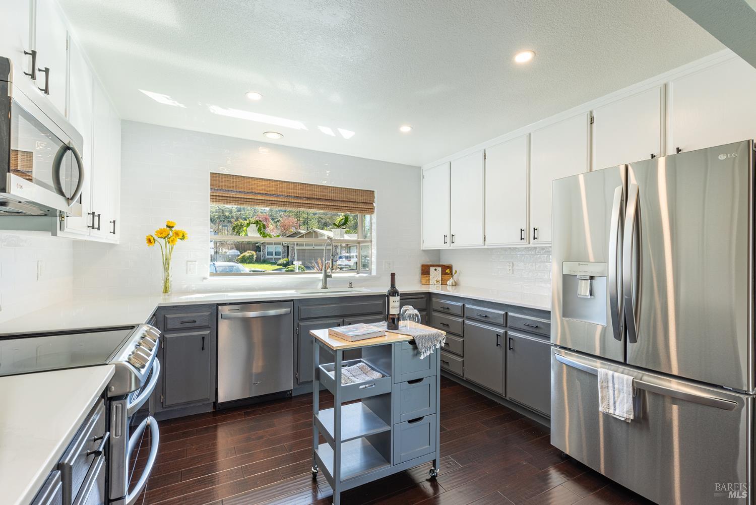 Detail Gallery Image 12 of 61 For 2409 Canin Ct, Santa Rosa,  CA 95405 - 3 Beds | 2 Baths