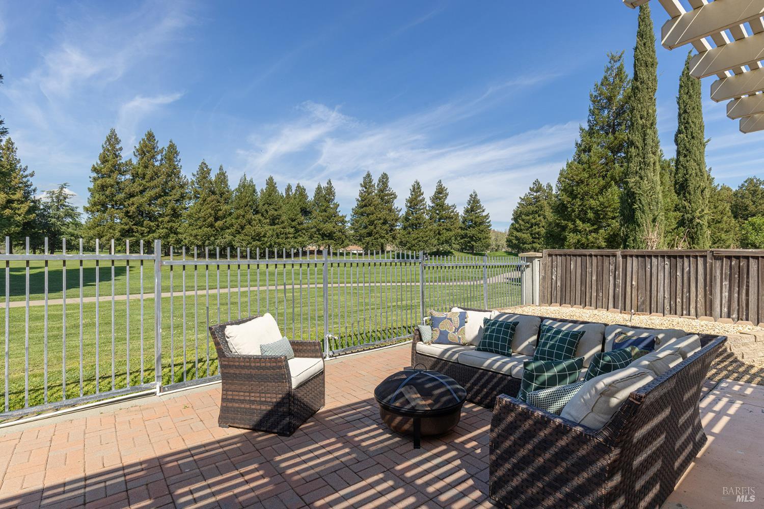 Detail Gallery Image 4 of 56 For 3896 Doral Dr, Fairfield,  CA 94533 - 4 Beds | 2 Baths