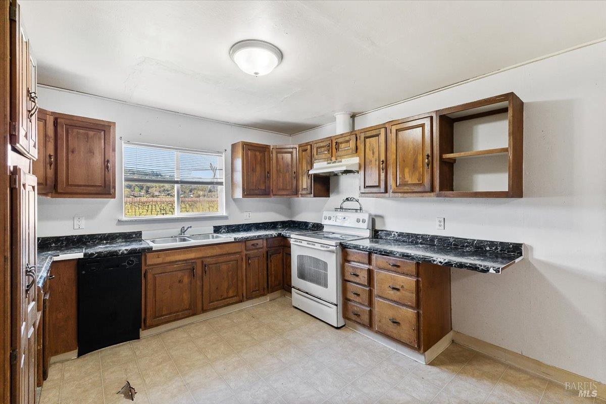 Detail Gallery Image 12 of 43 For 21399 River Ln, Geyserville,  CA 95441 - 2 Beds | 1 Baths