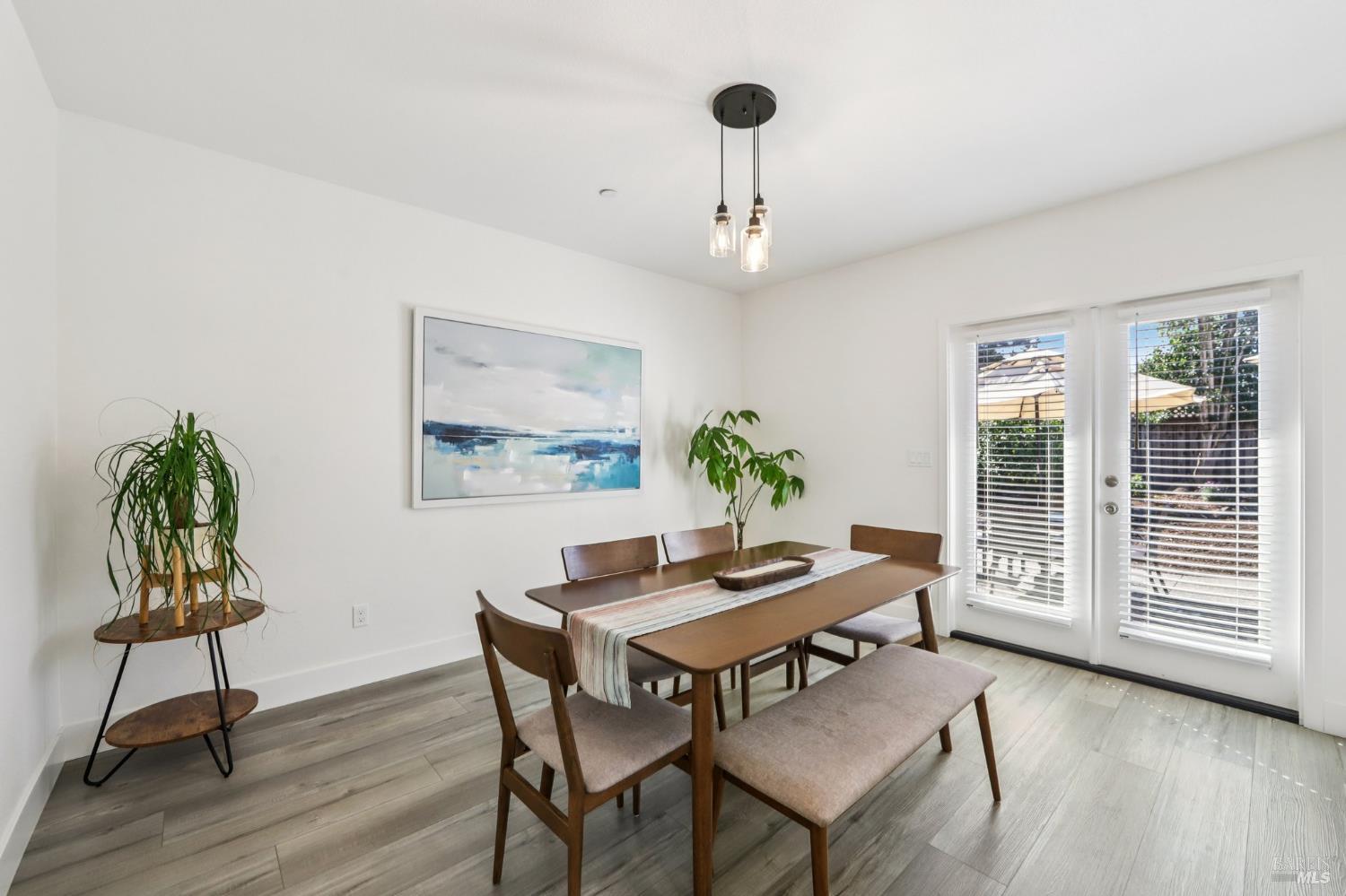 Detail Gallery Image 18 of 34 For 815 Whitney Way, Petaluma,  CA 94954 - 3 Beds | 2 Baths