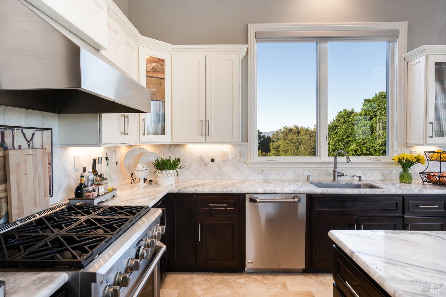 Detail Gallery Image 19 of 68 For 10 Canterbury Dr, Napa,  CA 94558 - 3 Beds | 3/1 Baths