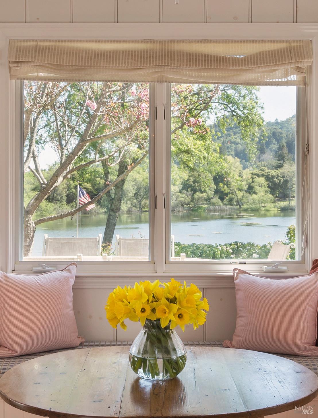 Detail Gallery Image 17 of 59 For 2399 Sobre Vista Rd, Sonoma,  CA 95476 - 3 Beds | 3/1 Baths