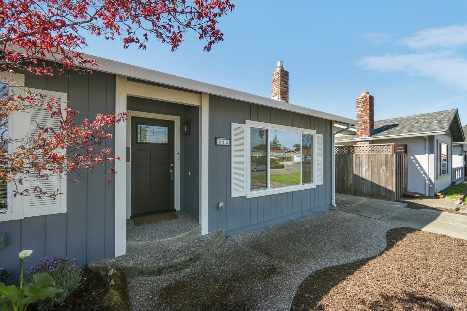 Detail Gallery Image 4 of 34 For 815 Whitney Way, Petaluma,  CA 94954 - 3 Beds | 2 Baths