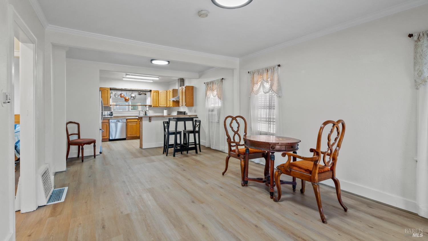 Detail Gallery Image 7 of 39 For 712 E Washington St, Petaluma,  CA 94952 - 2 Beds | 1 Baths