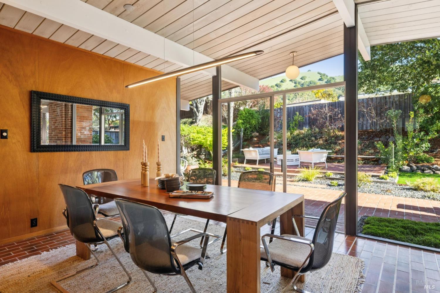 Detail Gallery Image 16 of 58 For 1200 Idylberry Rd, San Rafael,  CA 94903 - 4 Beds | 2 Baths