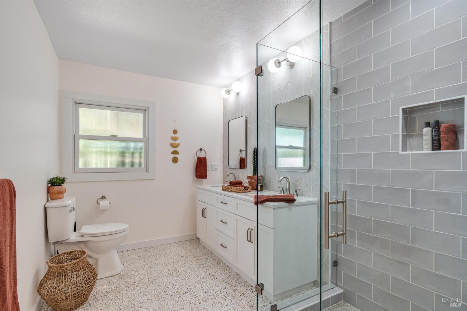 Detail Gallery Image 43 of 70 For 1236 N Fitch Mountain Rd, Healdsburg,  CA 95448 - 3 Beds | 2/1 Baths