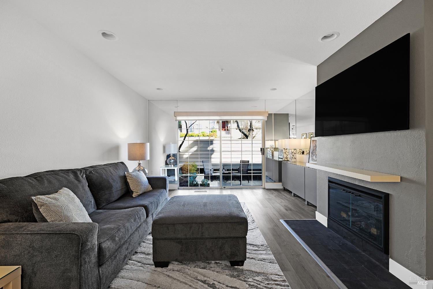 Detail Gallery Image 10 of 30 For 36 Bridle Path Ln, Novato,  CA 94945 - 2 Beds | 2 Baths