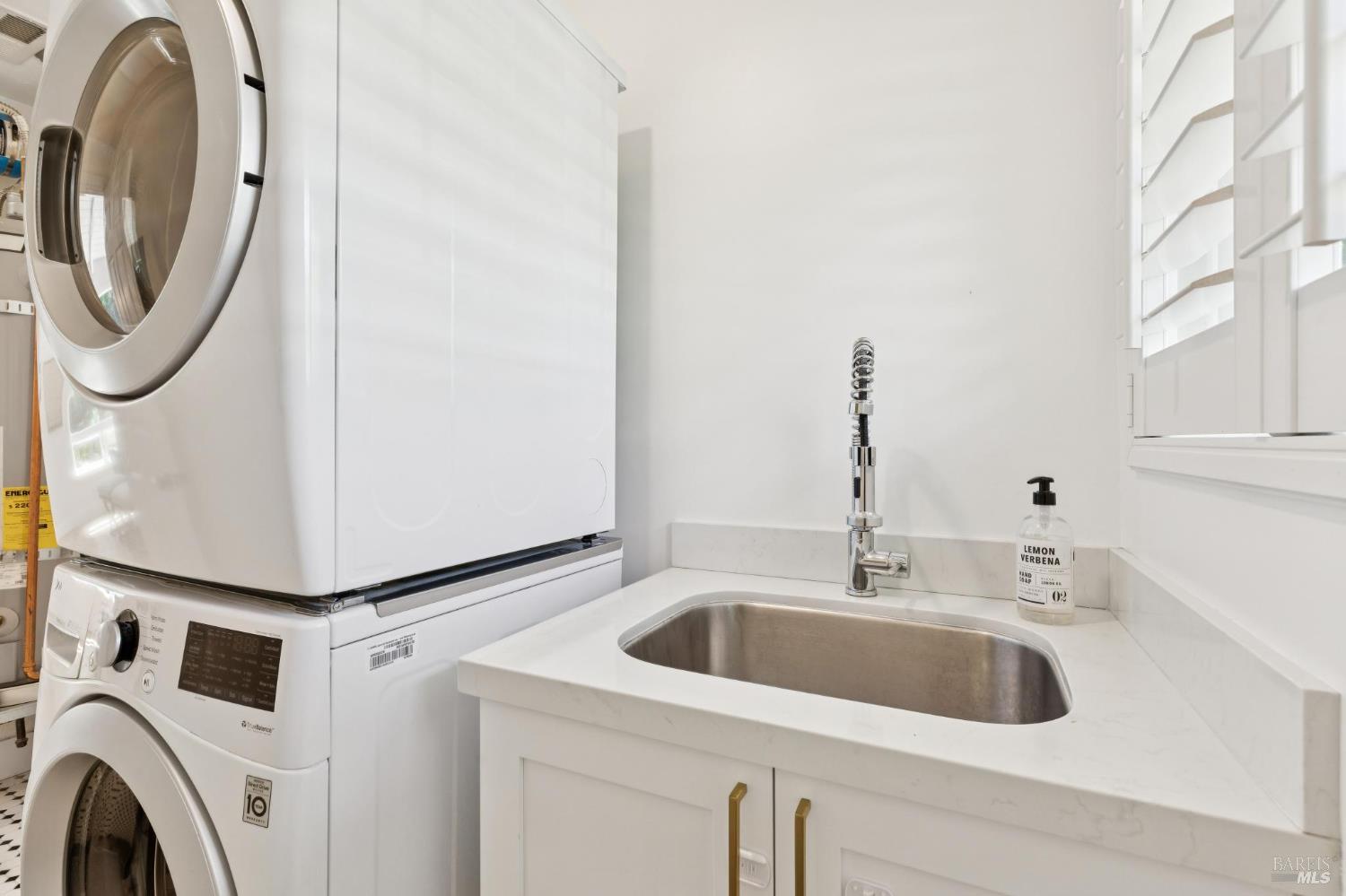 Detail Gallery Image 26 of 31 For 334 Karen Way, Tiburon,  CA 94920 - 4 Beds | 2 Baths