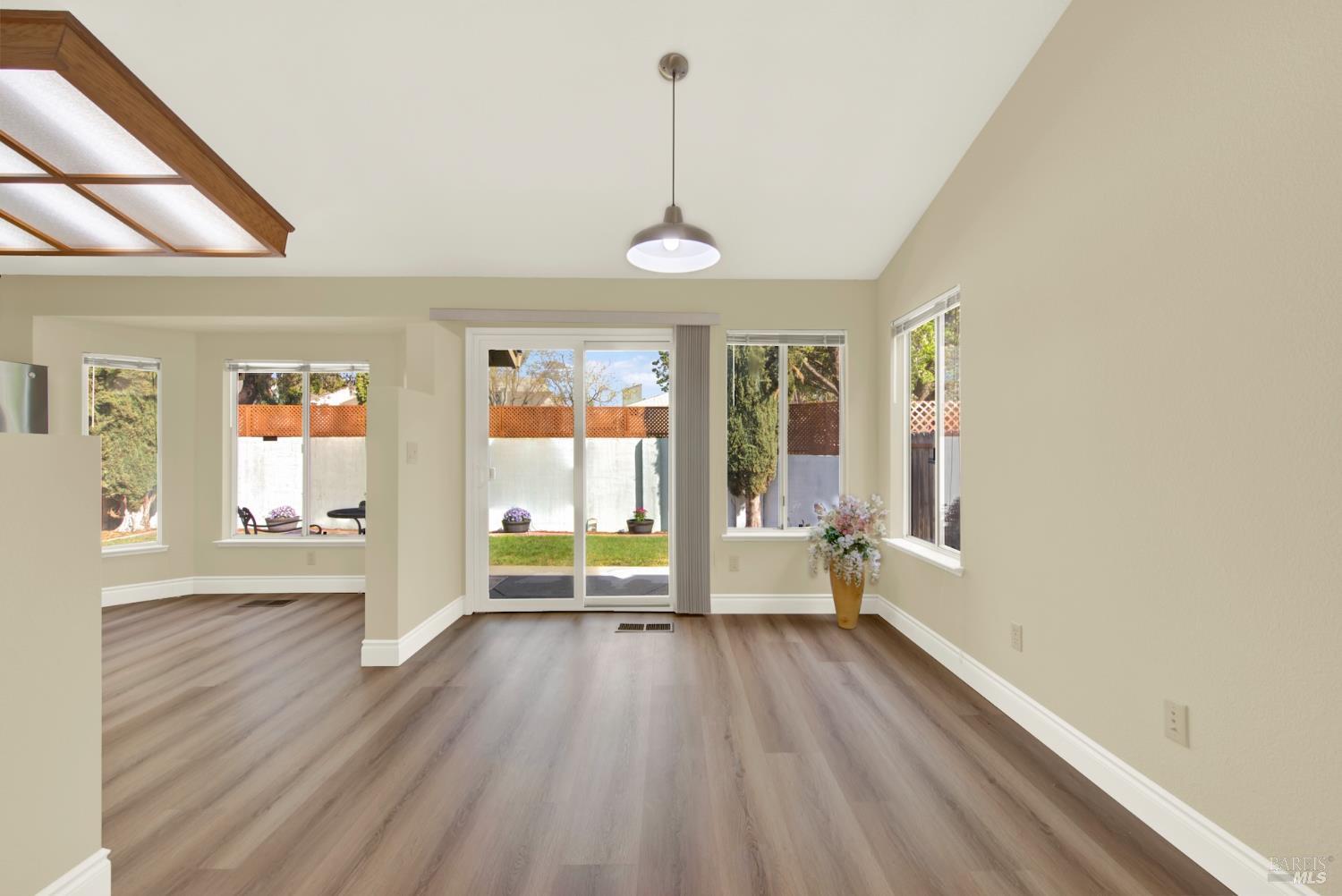 Detail Gallery Image 16 of 50 For 329 Ridgecrest Cir, Suisun City,  CA 94585 - 2 Beds | 2 Baths