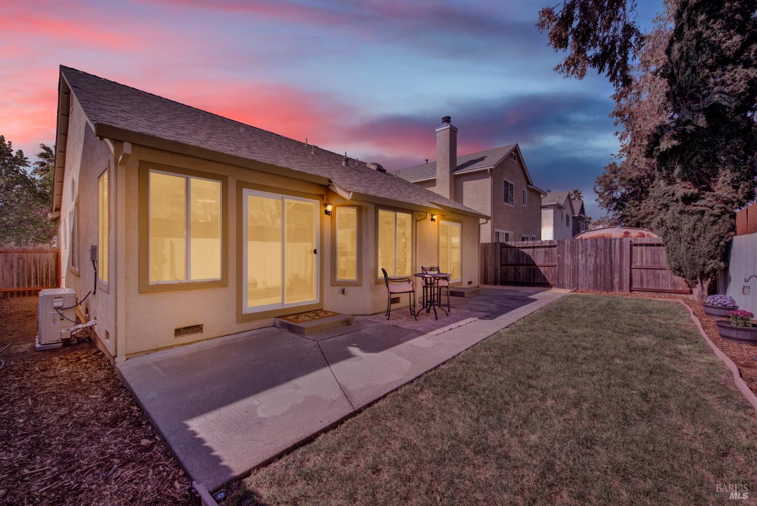 Detail Gallery Image 6 of 50 For 329 Ridgecrest Cir, Suisun City,  CA 94585 - 2 Beds | 2 Baths