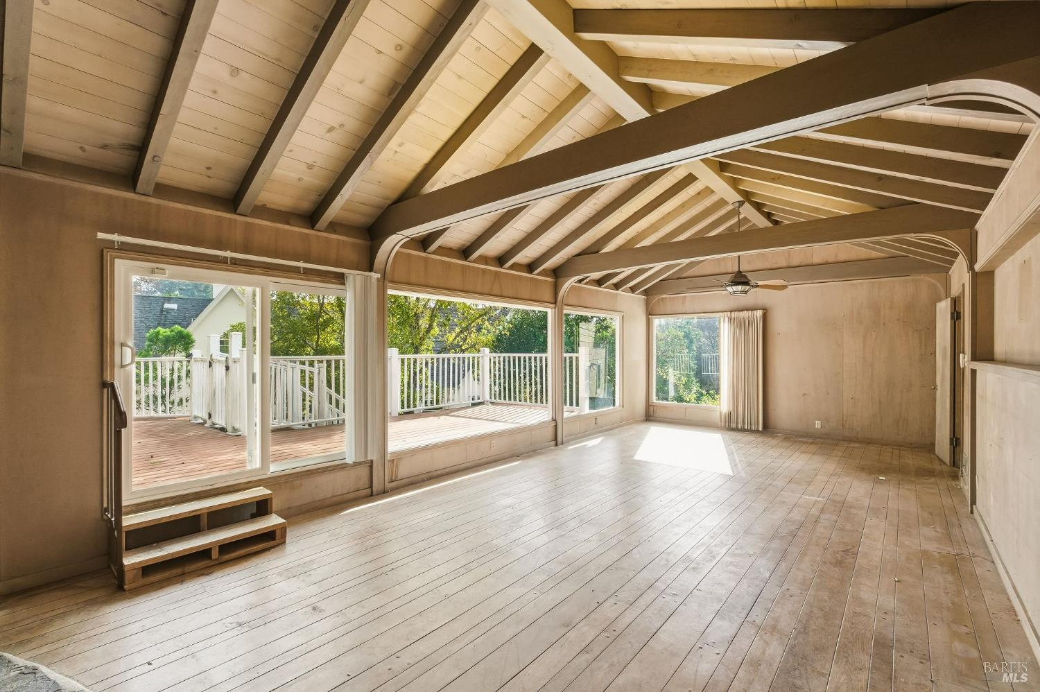 Detail Gallery Image 14 of 59 For 40 Newhall Dr, San Rafael,  CA 94901 - 4 Beds | 3/1 Baths