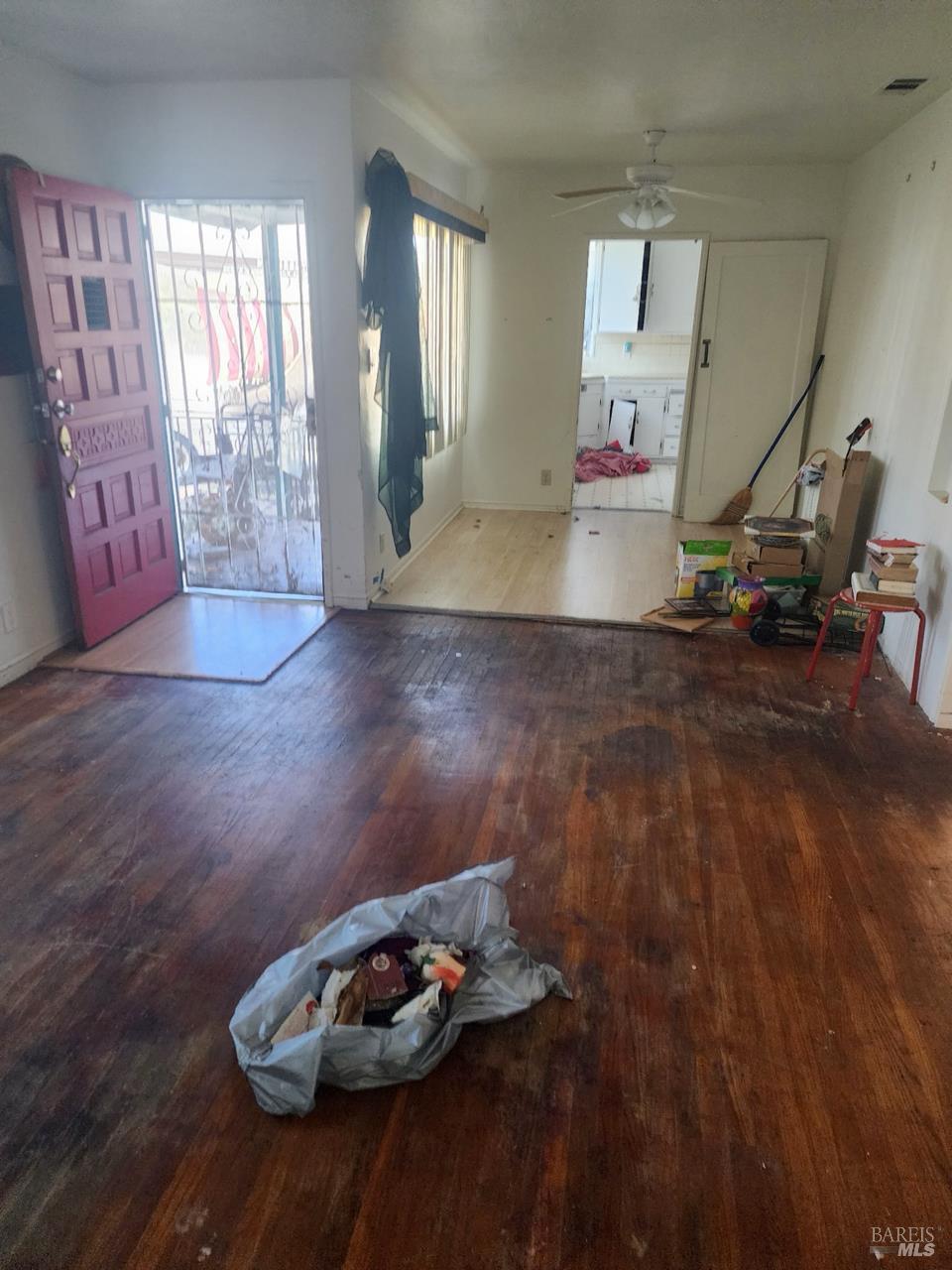 Detail Gallery Image 3 of 5 For 2814 Ohio Ave, Richmond,  CA 94804 - 2 Beds | 2 Baths