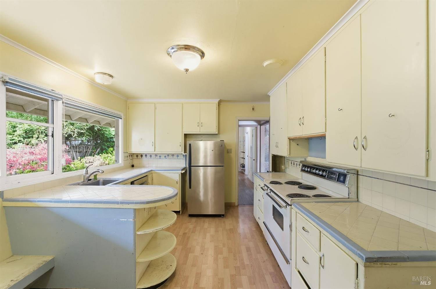 Detail Gallery Image 22 of 59 For 40 Newhall Dr, San Rafael,  CA 94901 - 4 Beds | 3/1 Baths
