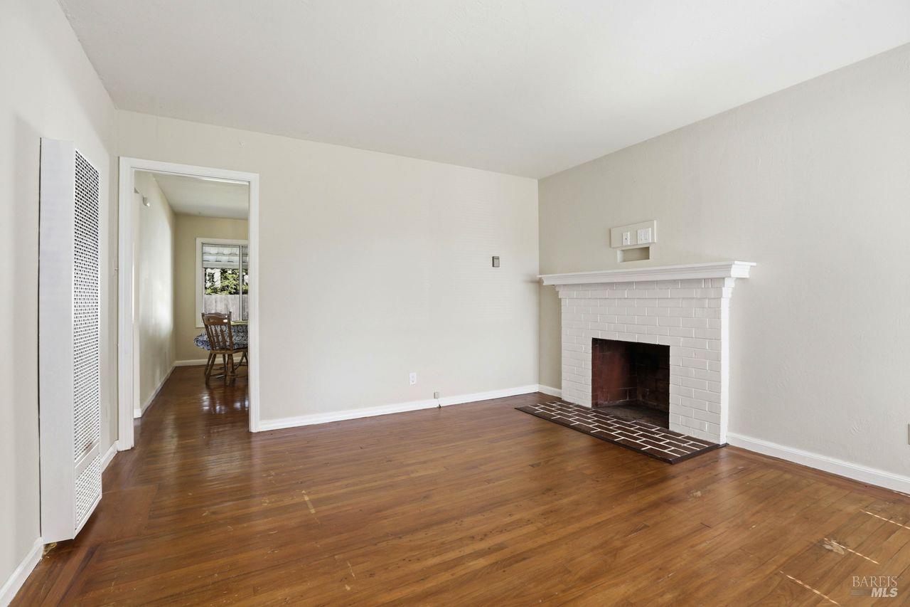 Detail Gallery Image 5 of 29 For 31 Claus Dr, Fairfax,  CA 94930 - 2 Beds | 1 Baths