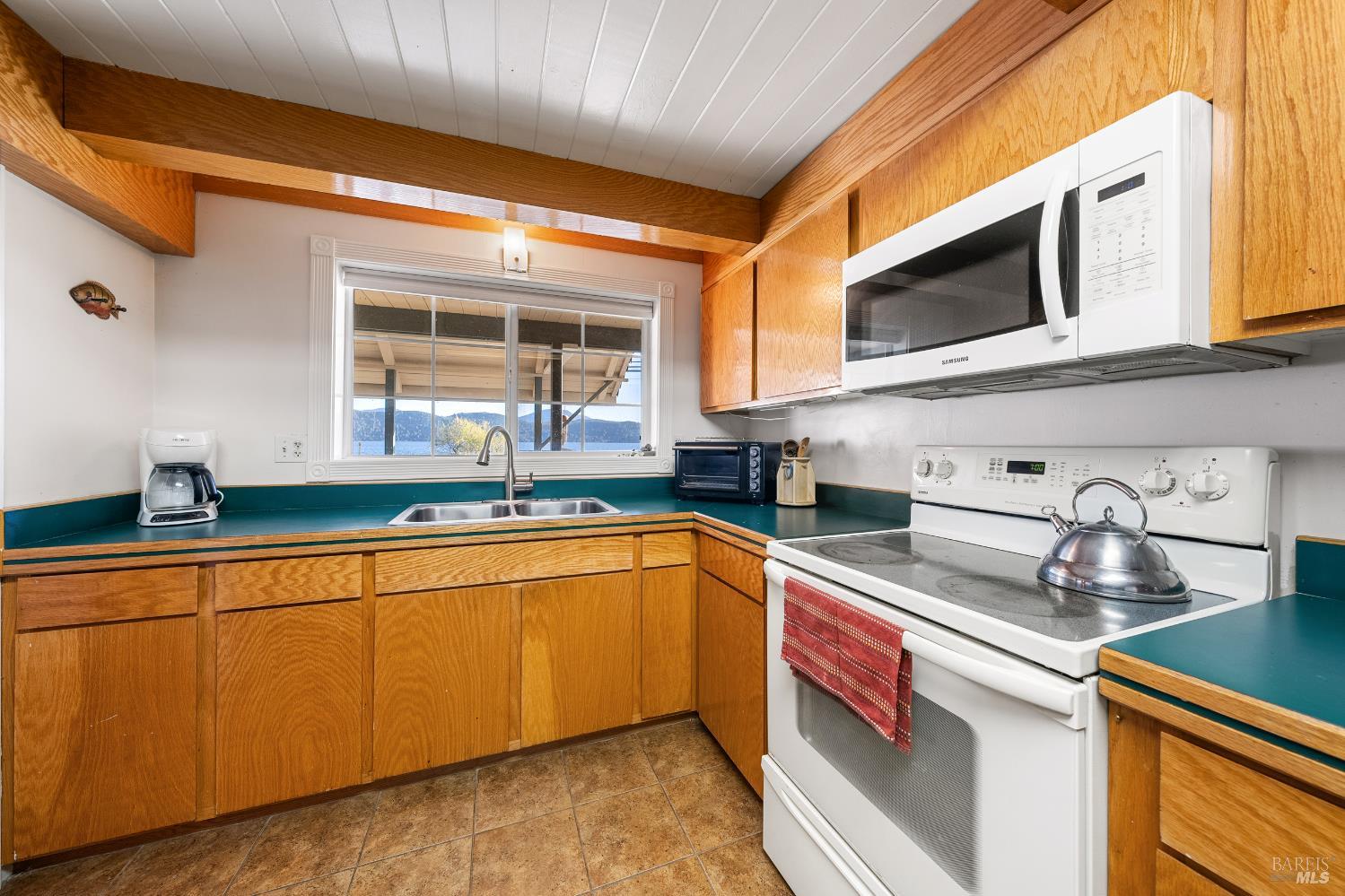 Detail Gallery Image 12 of 43 For 12620 Lakeshore Dr, Clearlake,  CA 95422 - 3 Beds | 1/1 Baths