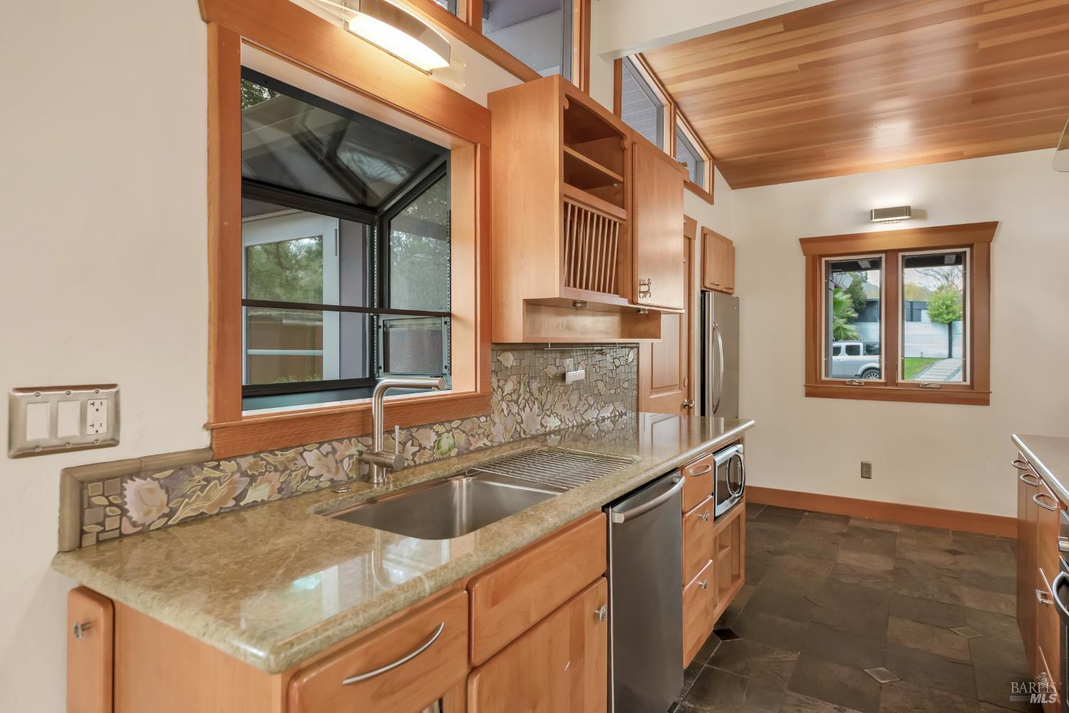 Detail Gallery Image 11 of 52 For 838 Oakwood Dr, Sonoma,  CA 95476 - 3 Beds | 2 Baths