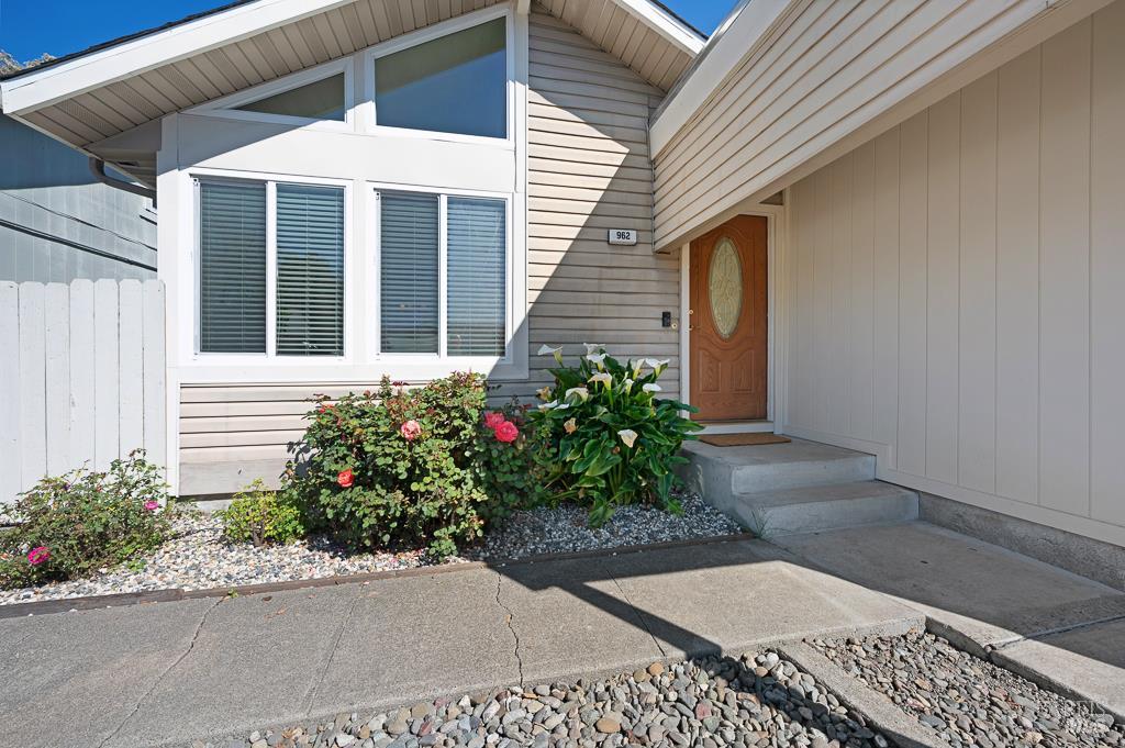 Detail Gallery Image 2 of 27 For 962 Camino Coronado Unkn, Rohnert Park,  CA 94928 - 4 Beds | 2 Baths