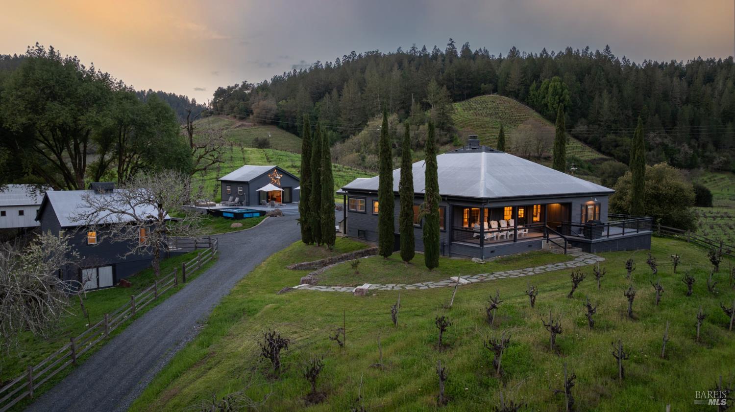 Detail Gallery Image 2 of 57 For 8781 Martinelli Rd, Forestville,  CA 95436 - 4 Beds | 4 Baths