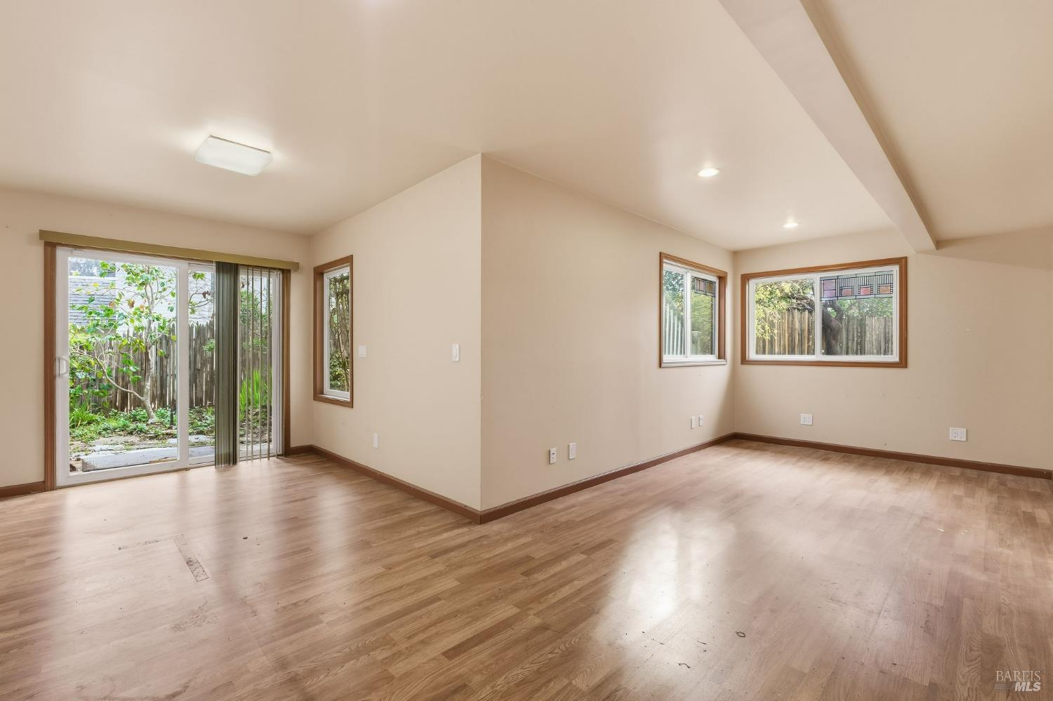 Detail Gallery Image 45 of 59 For 40 Newhall Dr, San Rafael,  CA 94901 - 4 Beds | 3/1 Baths