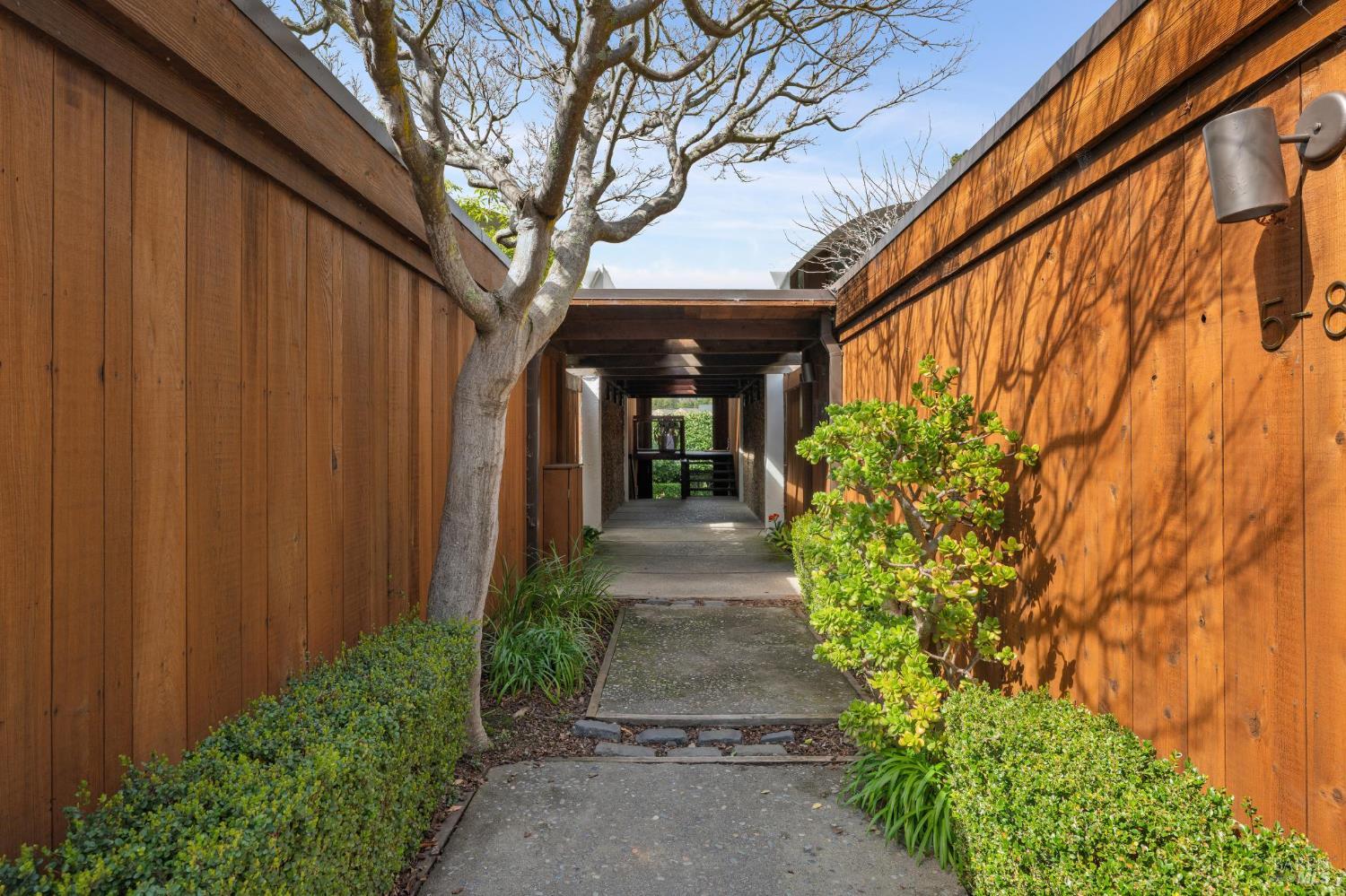 Detail Gallery Image 2 of 58 For 2 Lyford Dr #6,  Tiburon,  CA 94920 - 2 Beds | 2 Baths
