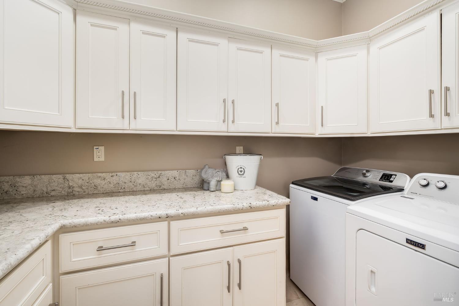 Detail Gallery Image 33 of 68 For 10 Canterbury Dr, Napa,  CA 94558 - 3 Beds | 3/1 Baths