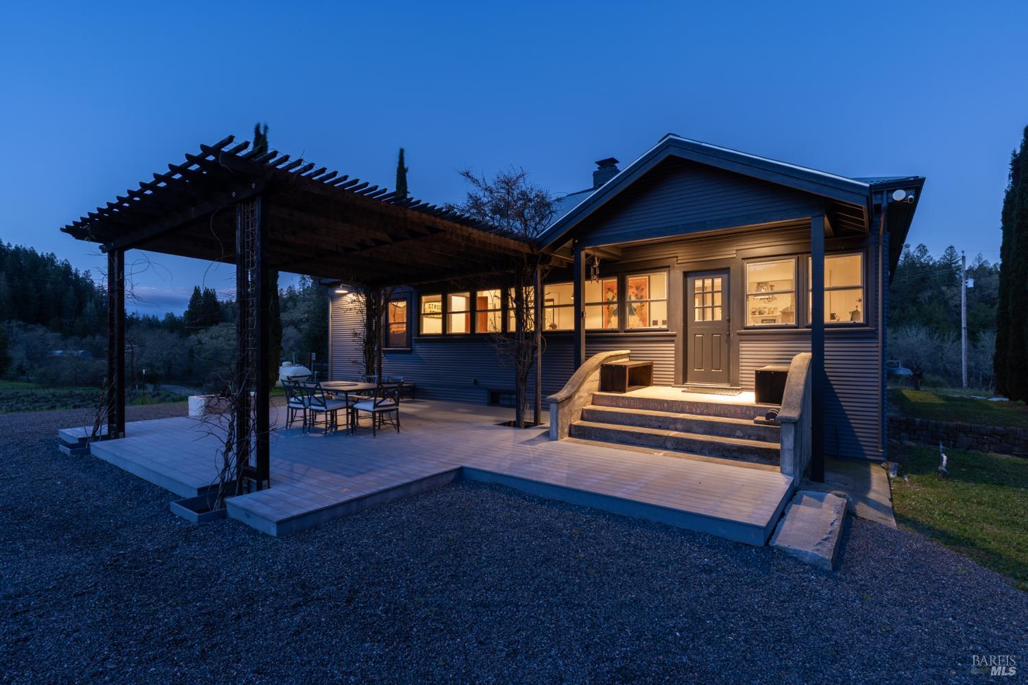 Detail Gallery Image 5 of 57 For 8781 Martinelli Rd, Forestville,  CA 95436 - 4 Beds | 4 Baths