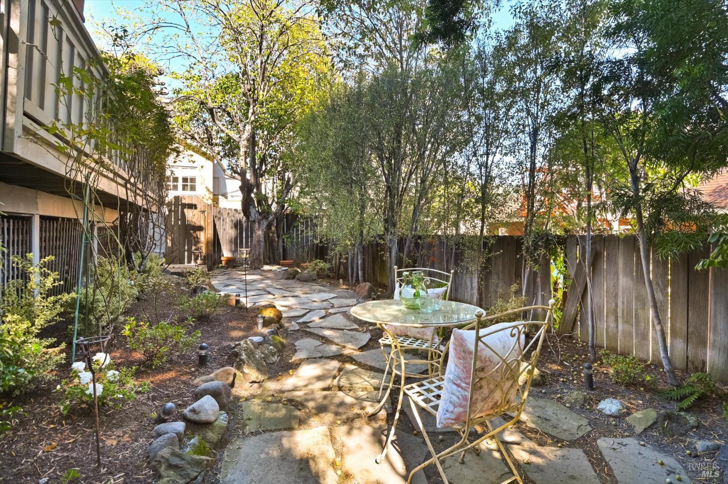 Detail Gallery Image 35 of 36 For 28 Hillcrest Dr, San Rafael,  CA 94901 - 2 Beds | 2 Baths