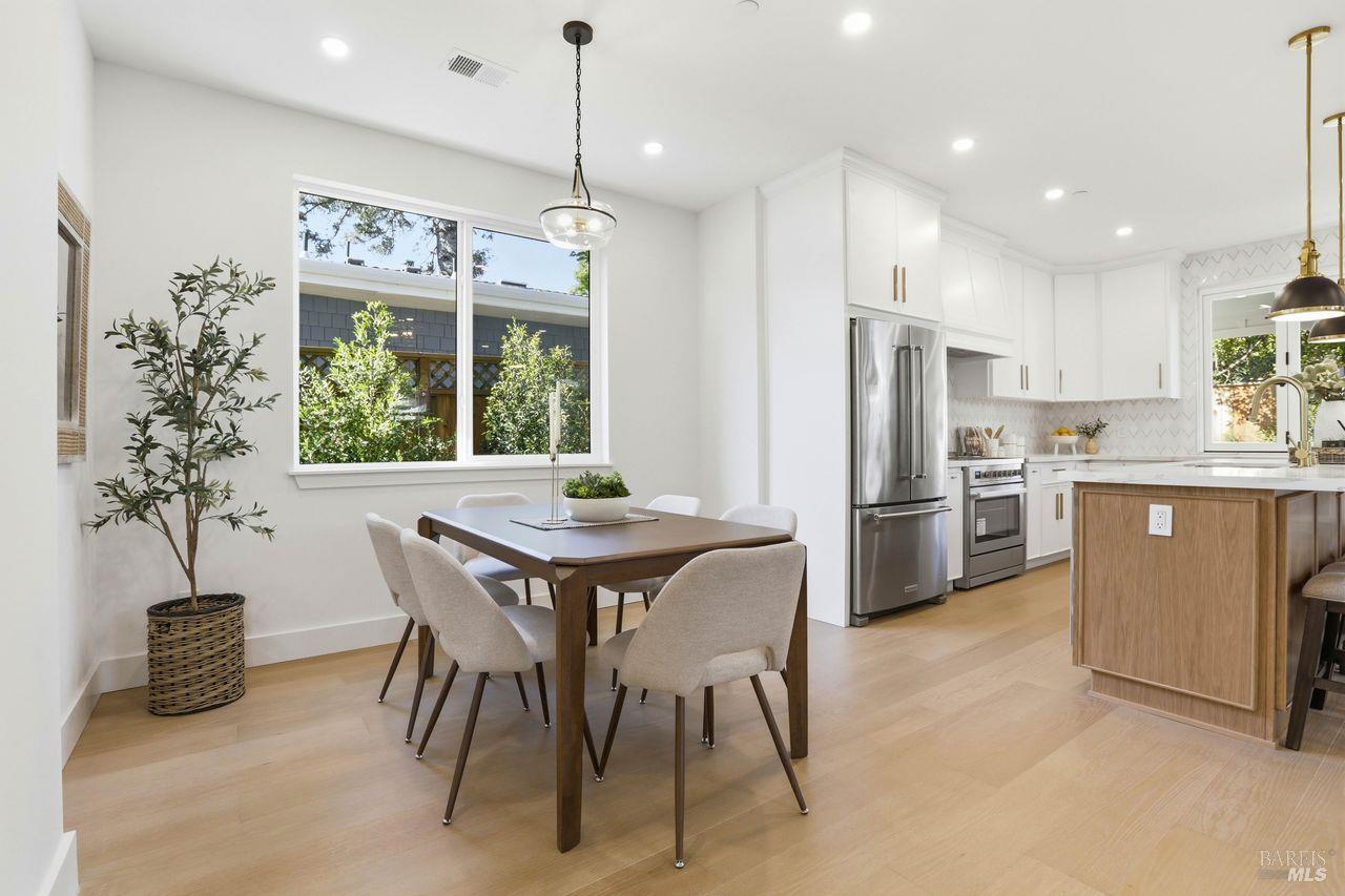 Detail Gallery Image 12 of 37 For 41 Park Dr, San Anselmo,  CA 94960 - 3 Beds | 2/1 Baths