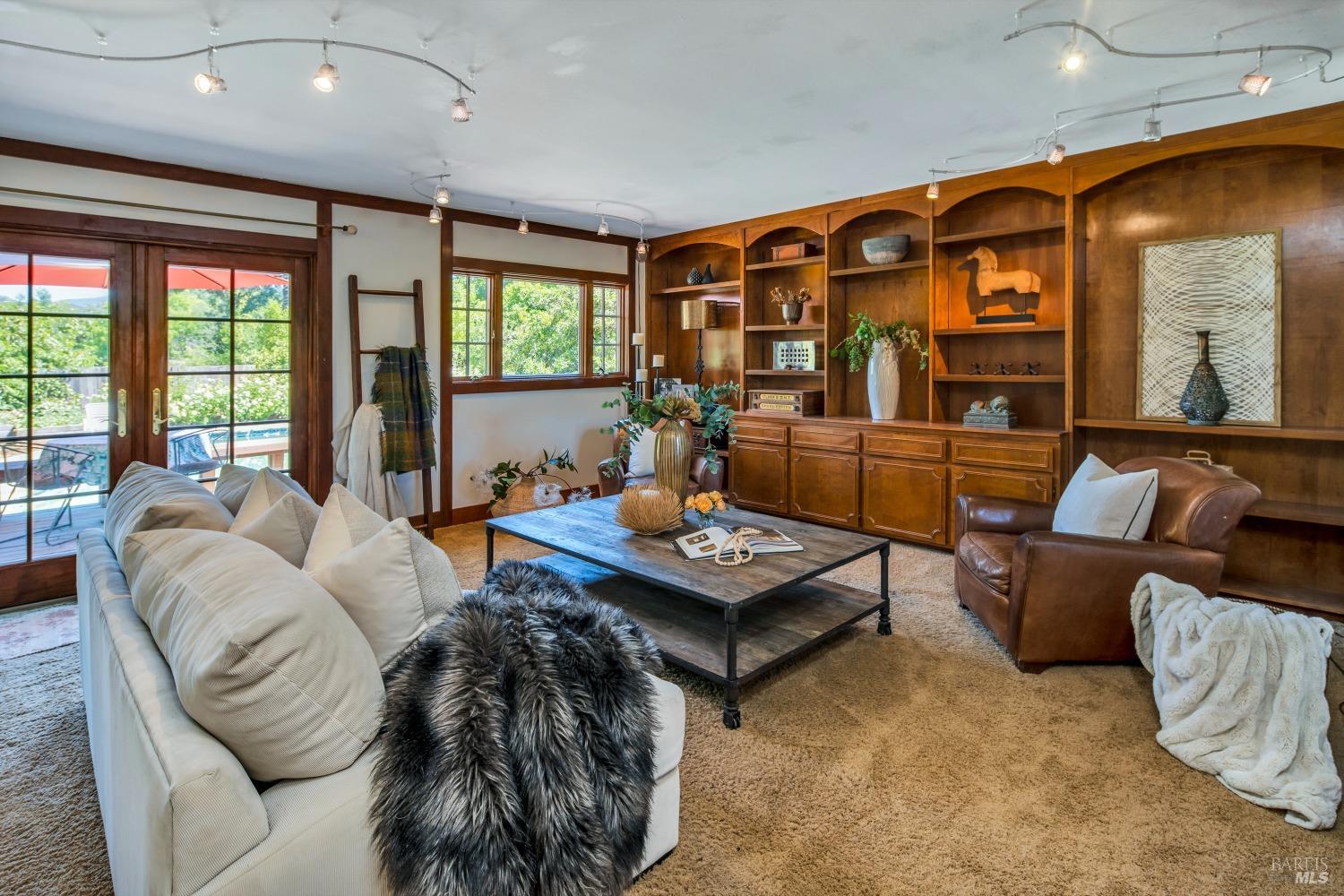 Detail Gallery Image 14 of 95 For 4038 E 3rd Ave, Napa,  CA 94558 - 4 Beds | 3 Baths