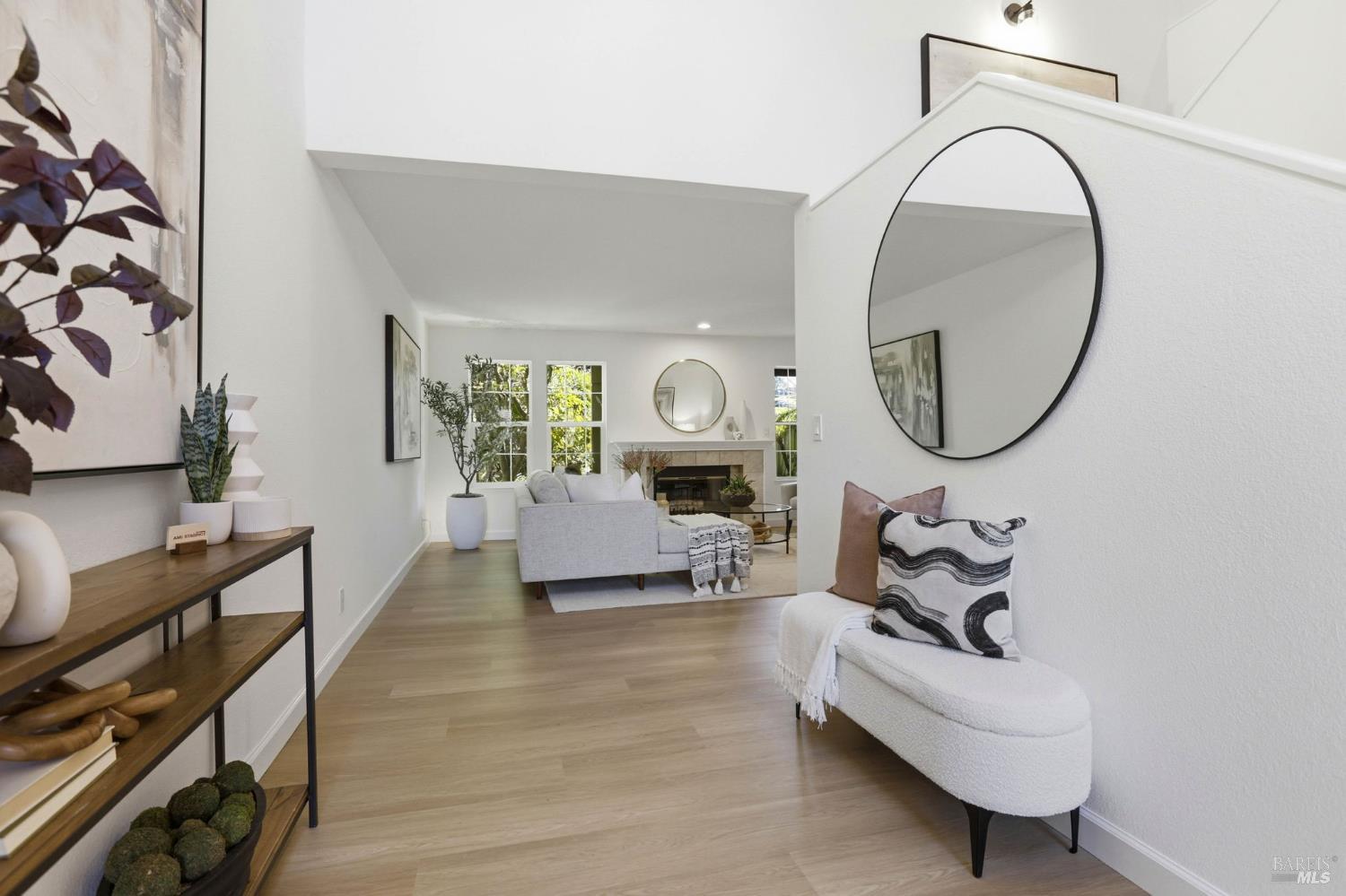 Detail Gallery Image 4 of 44 For 8 Partridge Dr, San Rafael,  CA 94901 - 3 Beds | 2/1 Baths