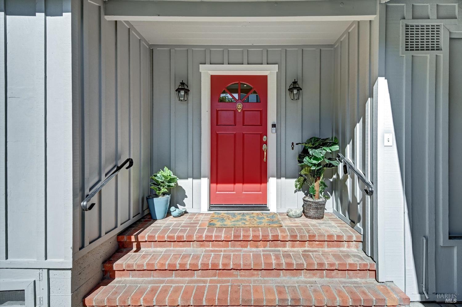 Detail Gallery Image 4 of 36 For 28 Hillcrest Dr, San Rafael,  CA 94901 - 2 Beds | 2 Baths