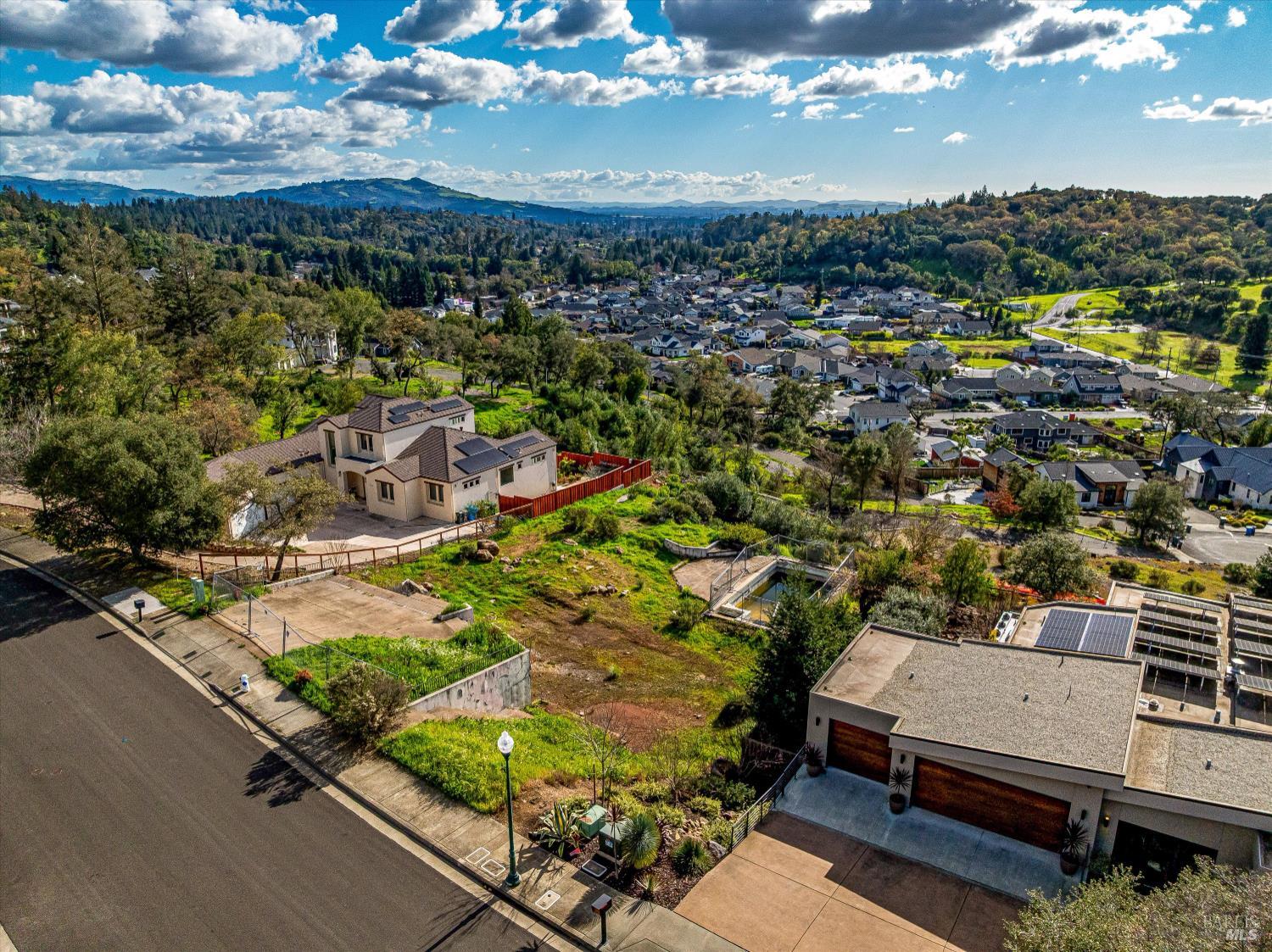 Detail Gallery Image 3 of 12 For 3648 Crown Hill Dr, Santa Rosa,  CA 95404 - – Beds | – Baths