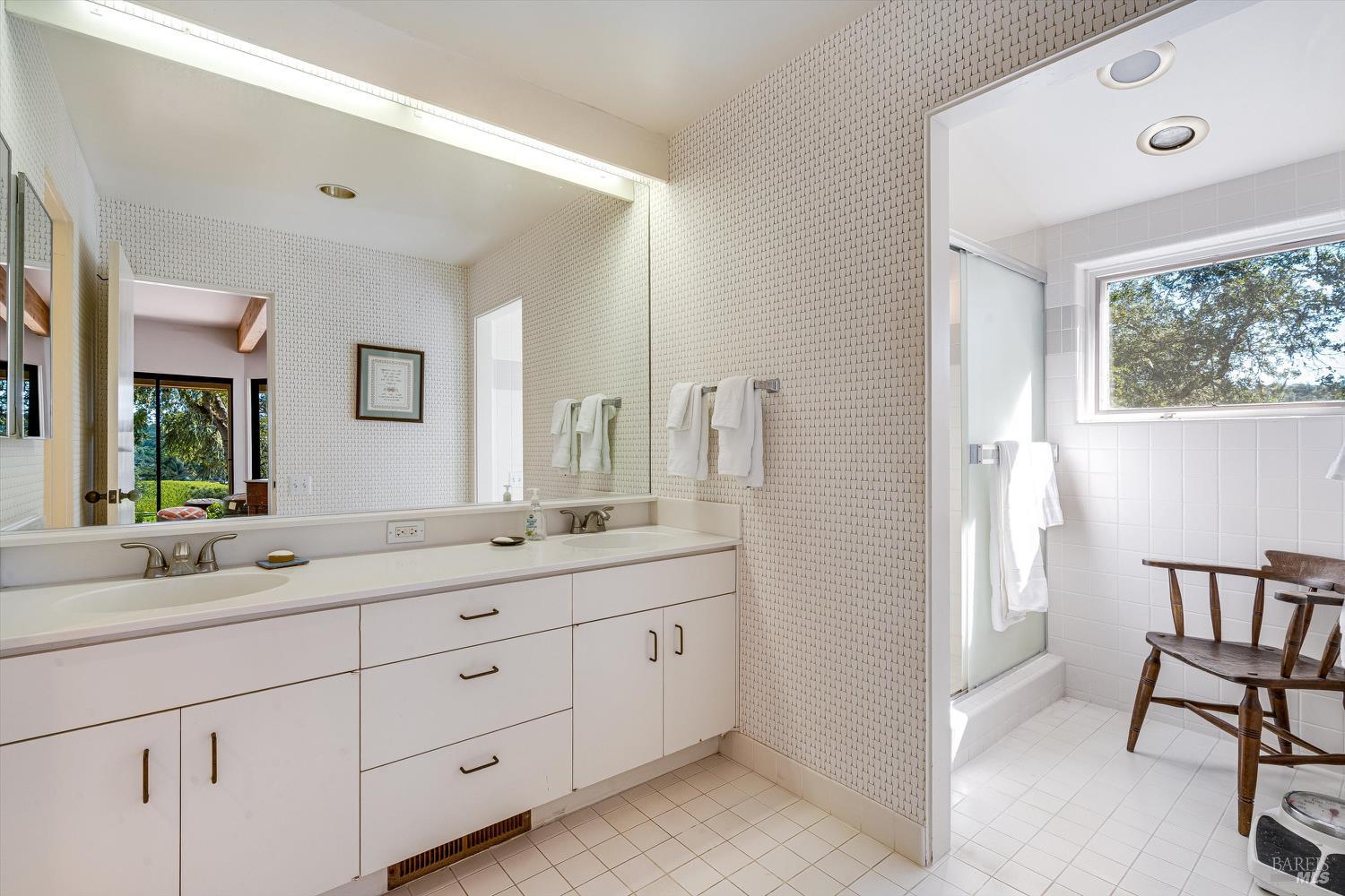 Detail Gallery Image 16 of 57 For 1740 Conn Valley Rd, Saint Helena,  CA 94574 - 3 Beds | 3/1 Baths