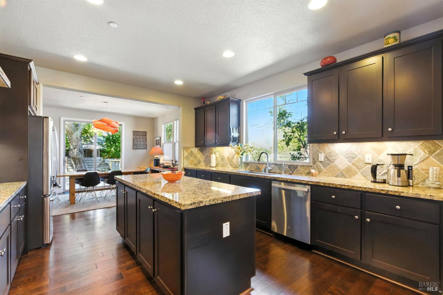 Detail Gallery Image 4 of 59 For 830 Litchfield Ave, Sebastopol,  CA 95472 - 4 Beds | 3 Baths