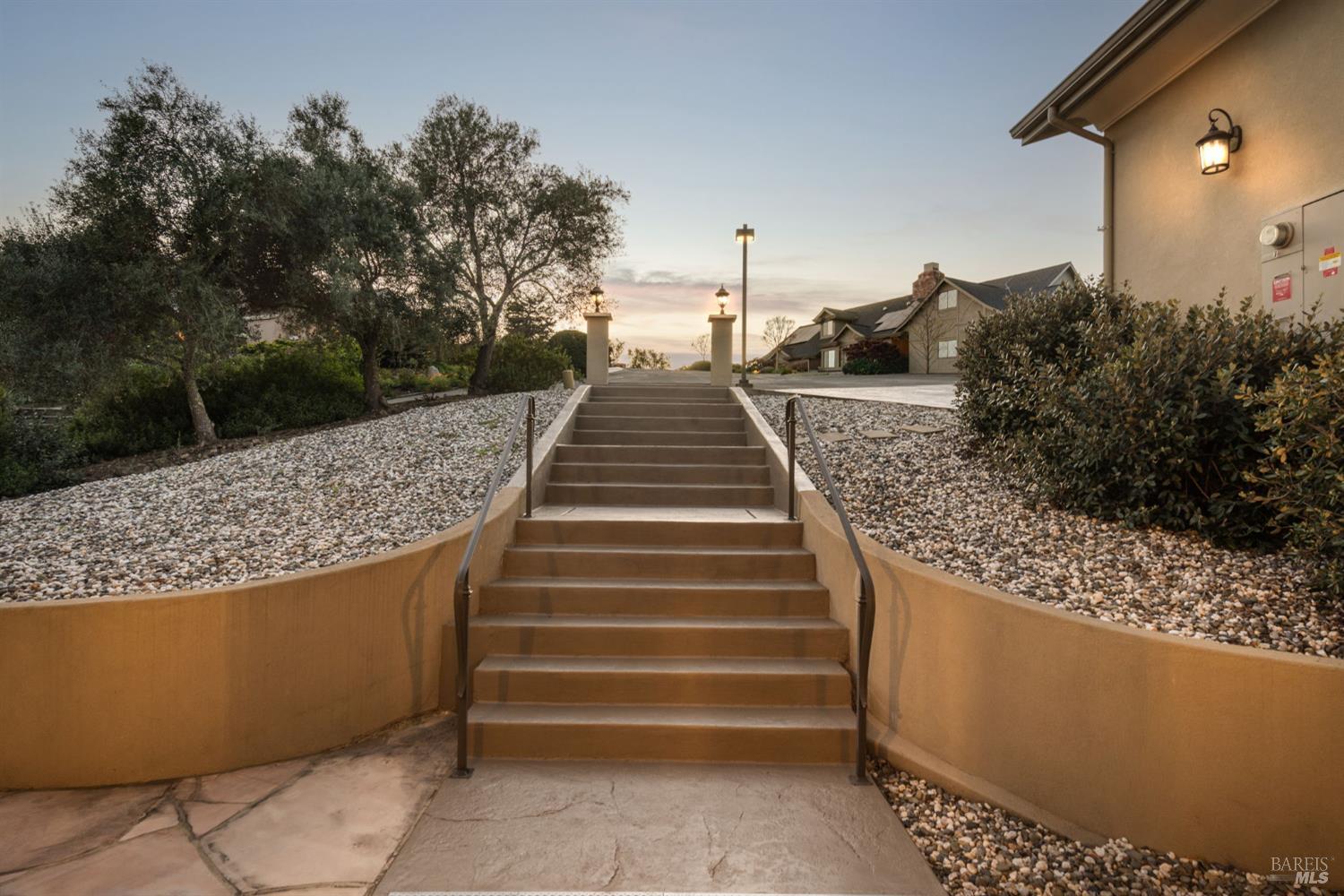 Detail Gallery Image 64 of 68 For 10 Canterbury Dr, Napa,  CA 94558 - 3 Beds | 3/1 Baths