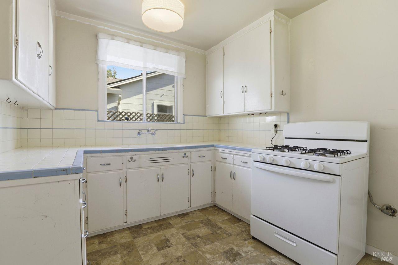 Detail Gallery Image 11 of 29 For 31 Claus Dr, Fairfax,  CA 94930 - 2 Beds | 1 Baths