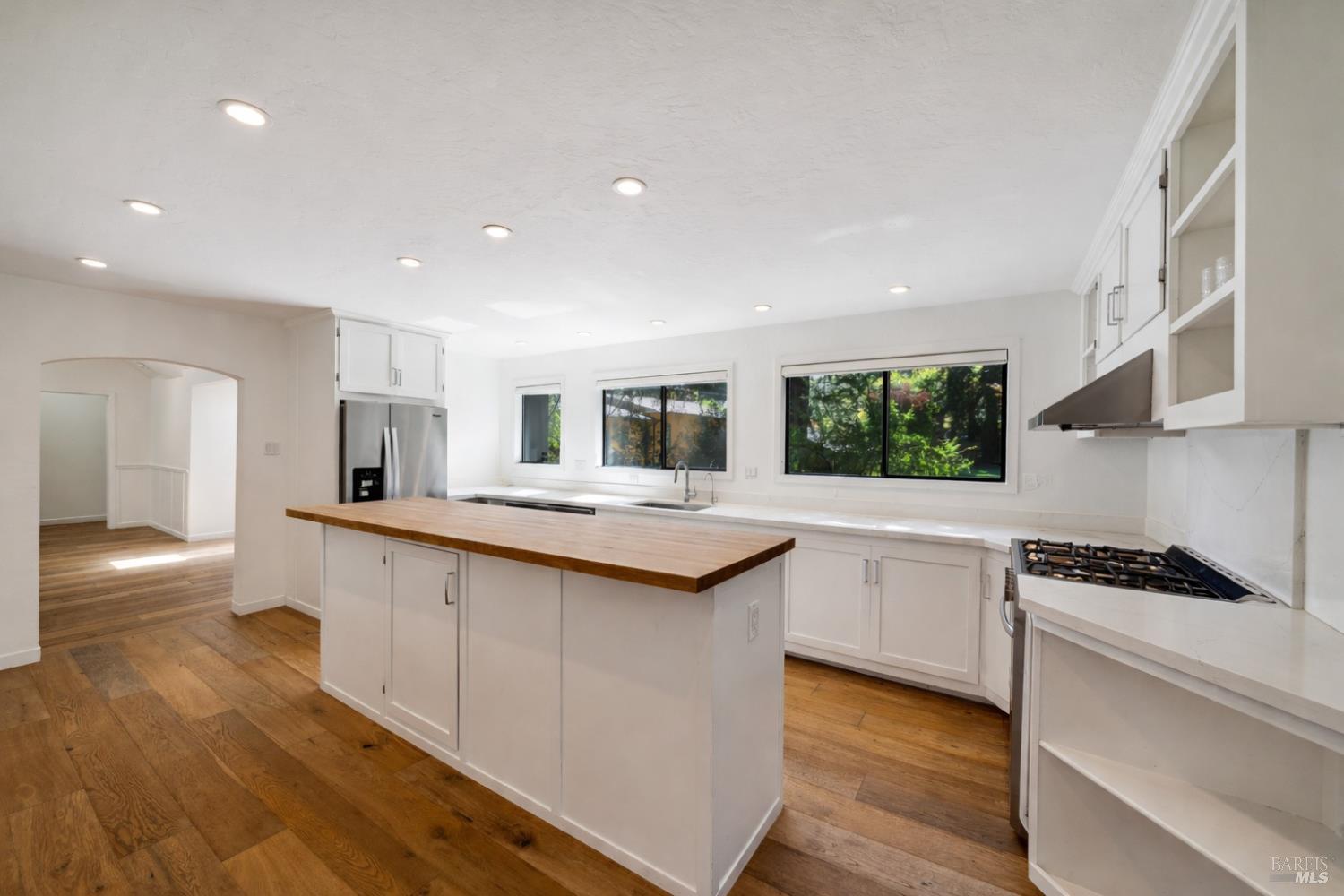 Detail Gallery Image 9 of 30 For 250 Evergreen Ave, Mill Valley,  CA 94941 - 3 Beds | 2 Baths