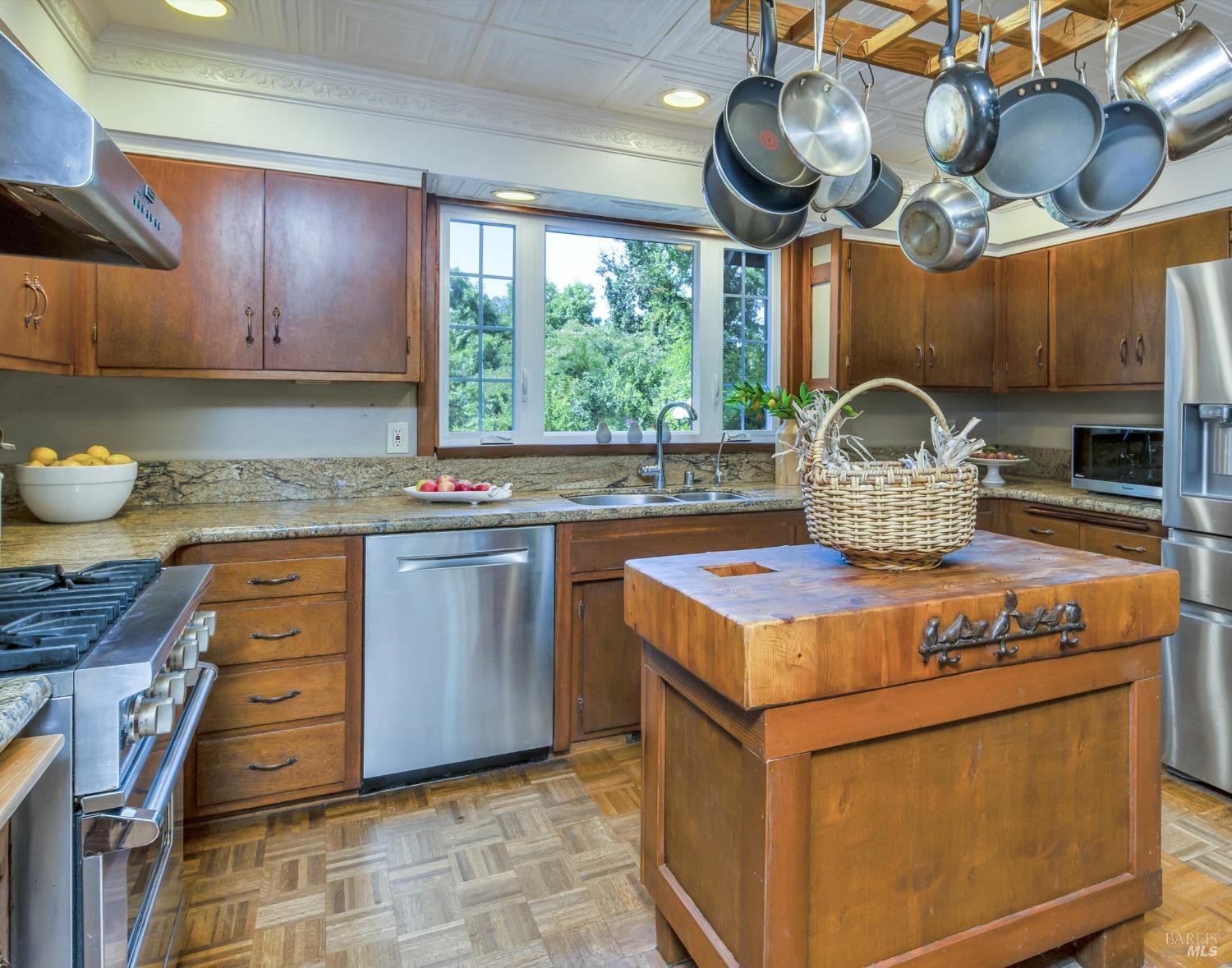 Detail Gallery Image 21 of 95 For 4038 E 3rd Ave, Napa,  CA 94558 - 4 Beds | 3 Baths