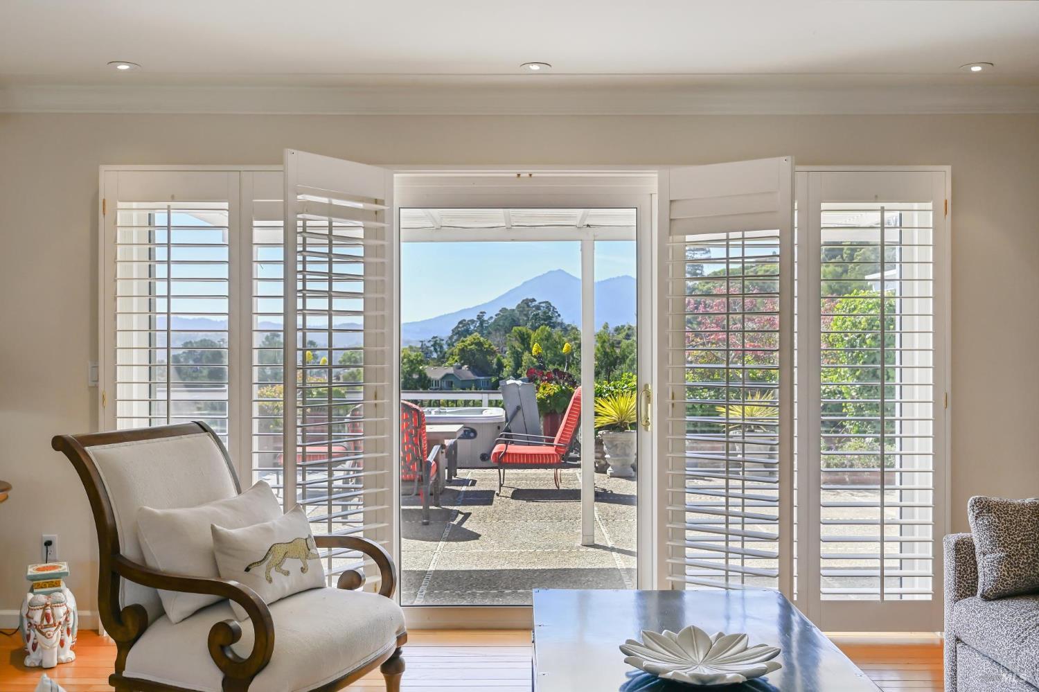 Detail Gallery Image 11 of 61 For 113 Convent Ct, San Rafael,  CA 94901 - 3 Beds | 2/2 Baths