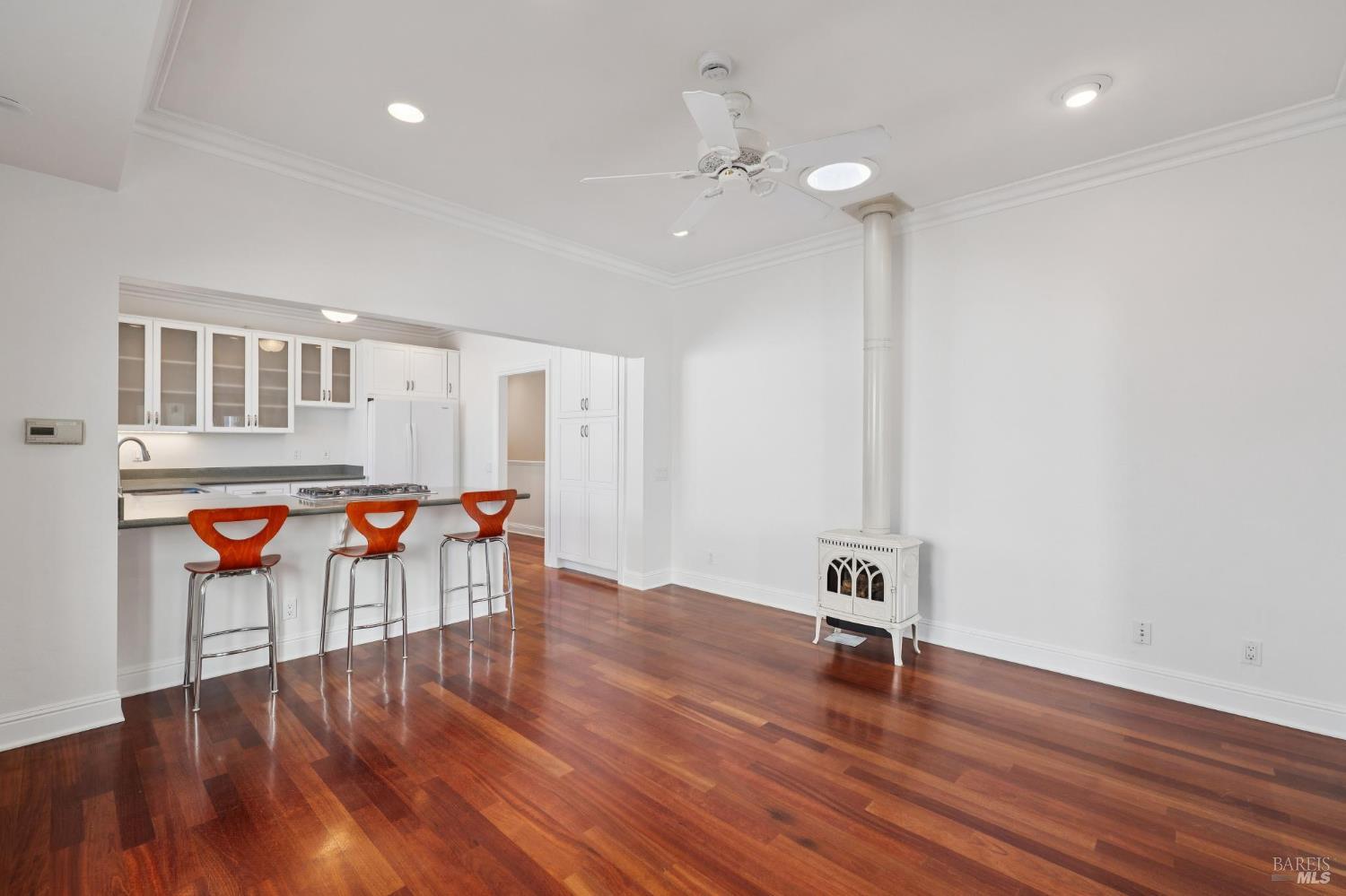 Detail Gallery Image 12 of 80 For 102 F St, San Rafael,  CA 94901 - – Beds | – Baths