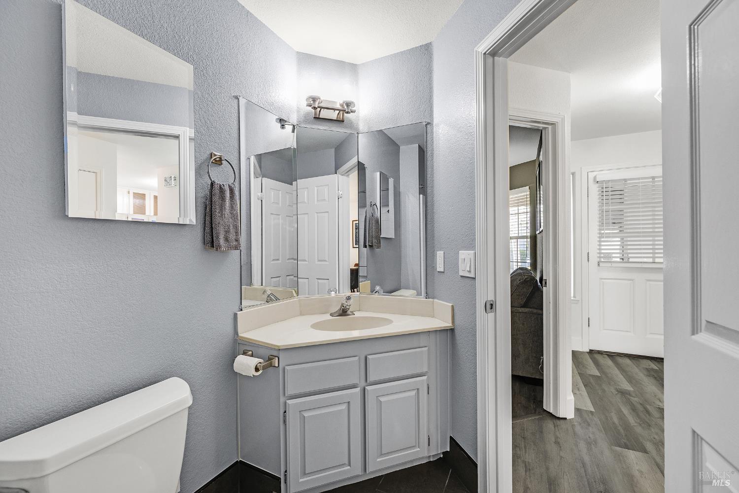 Detail Gallery Image 22 of 30 For 36 Bridle Path Ln, Novato,  CA 94945 - 2 Beds | 2 Baths