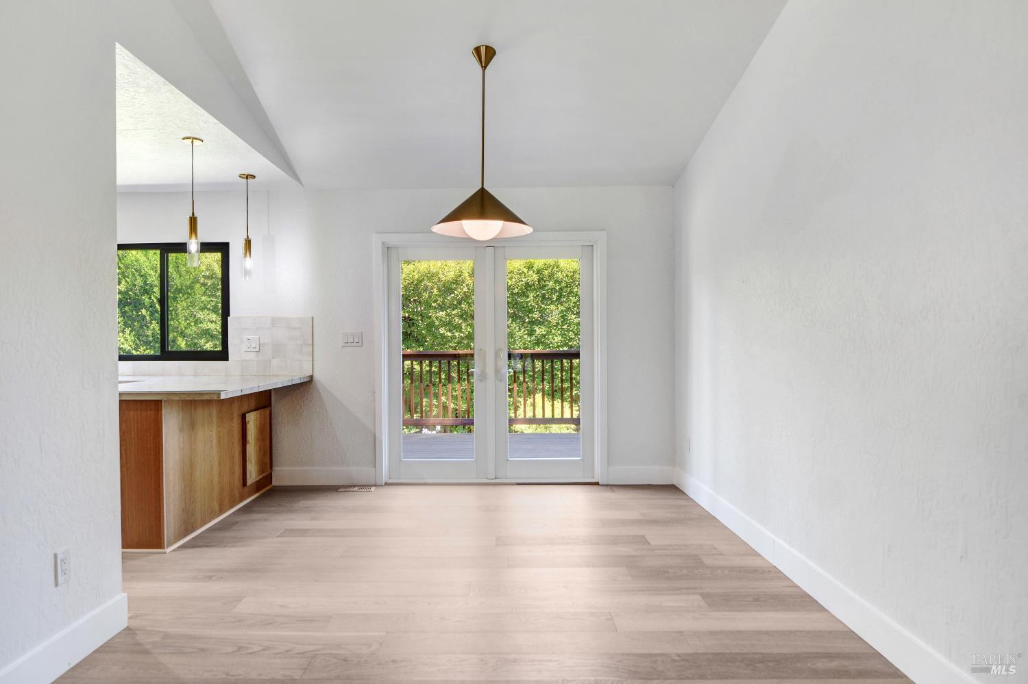 Detail Gallery Image 11 of 48 For 690 Hudson Ct, Sonoma,  CA 95476 - 4 Beds | 3 Baths