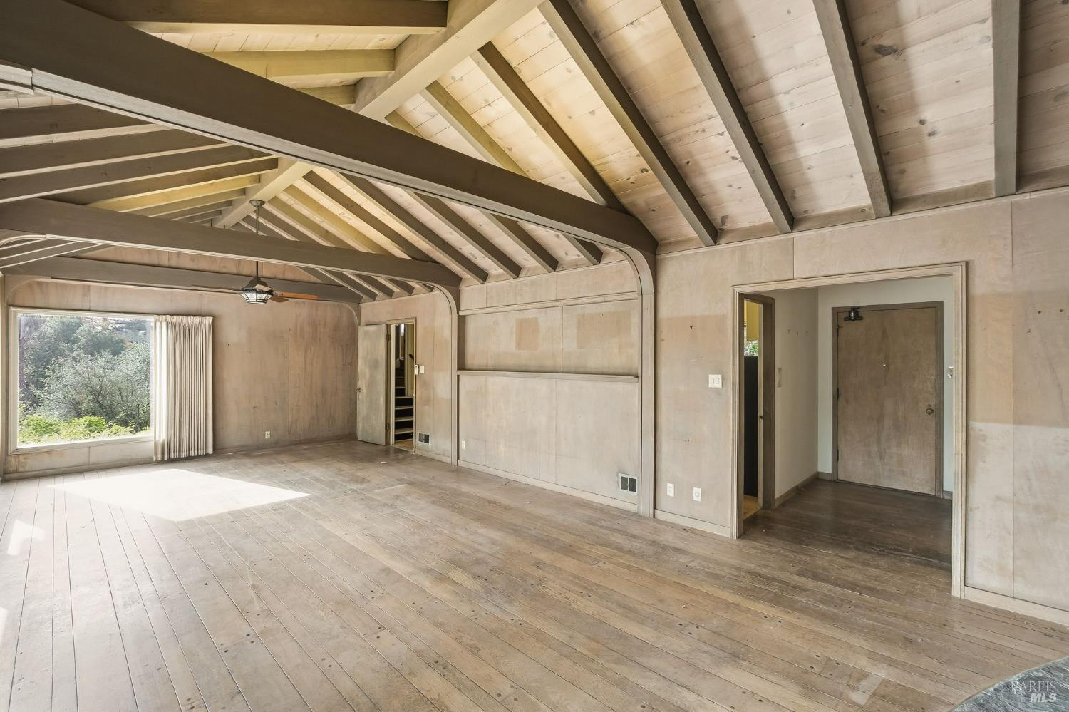 Detail Gallery Image 16 of 59 For 40 Newhall Dr, San Rafael,  CA 94901 - 4 Beds | 3/1 Baths