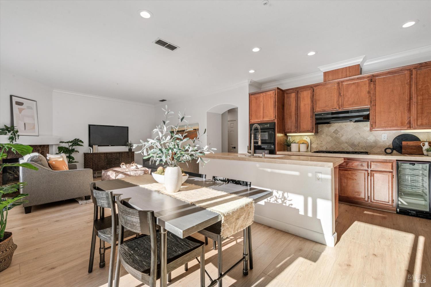 Detail Gallery Image 8 of 30 For 95 Summerbrooke Cir, Napa,  CA 94558 - 4 Beds | 3/1 Baths