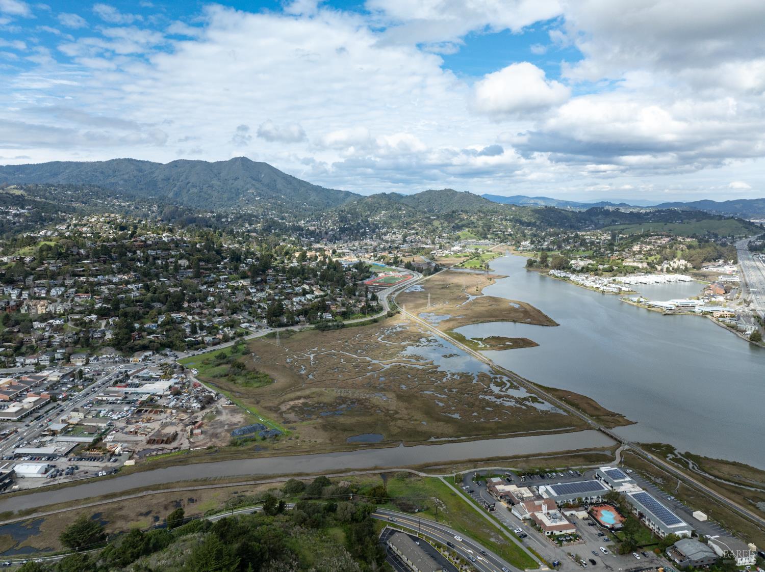 Detail Gallery Image 34 of 45 For 220 Headlands Ct, Sausalito,  CA 94965 - 2 Beds | 2/1 Baths