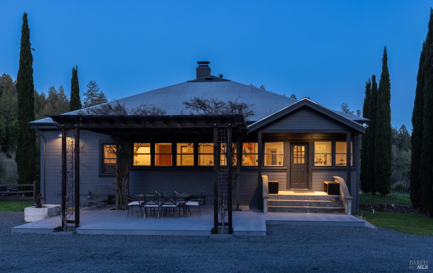 Detail Gallery Image 4 of 57 For 8781 Martinelli Rd, Forestville,  CA 95436 - 4 Beds | 4 Baths