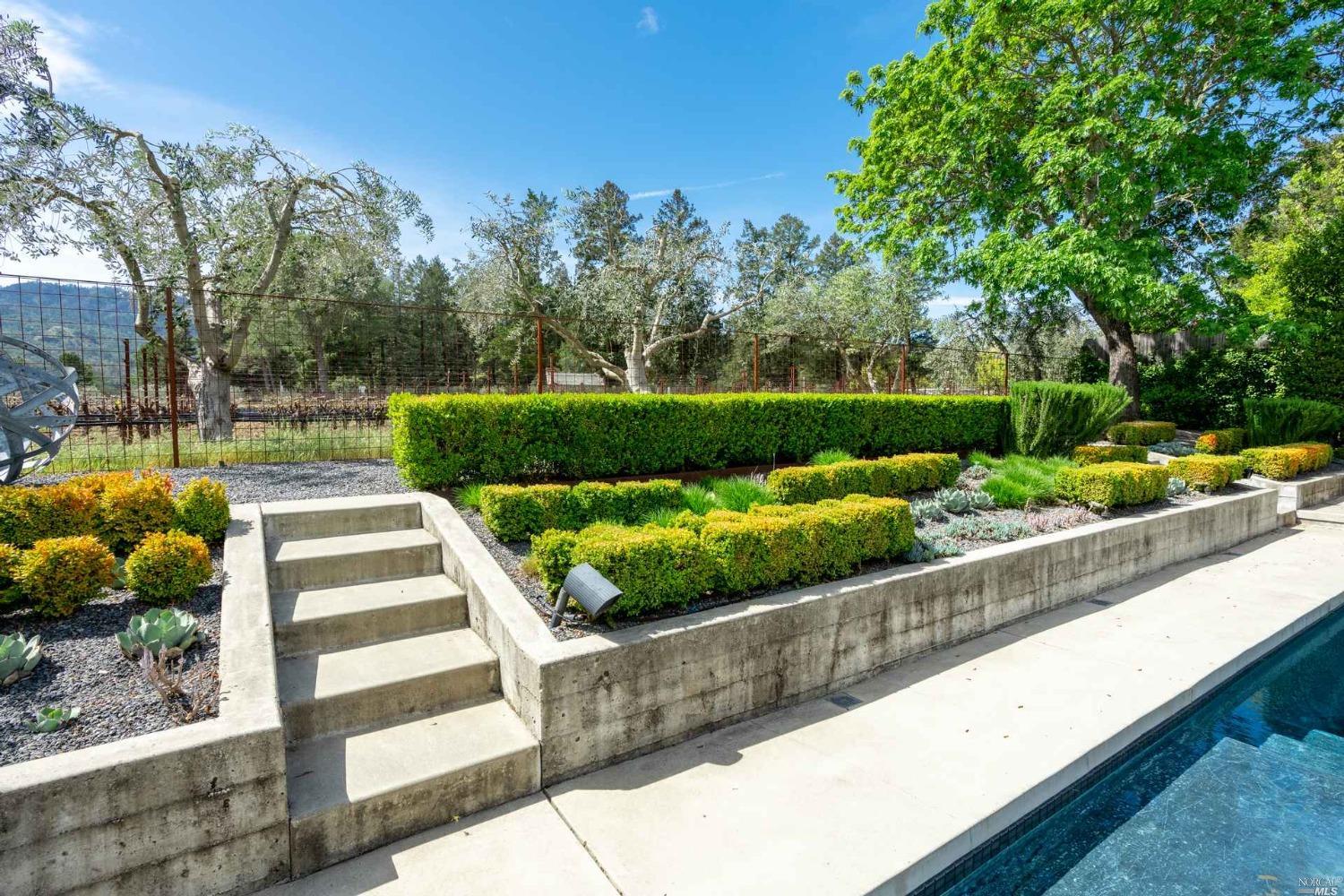 Detail Gallery Image 29 of 32 For 1005 Valley View St, Saint Helena,  CA 94574 - 2 Beds | 2/1 Baths